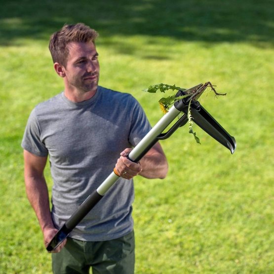 Fiskars SmartFit™ weed whacker