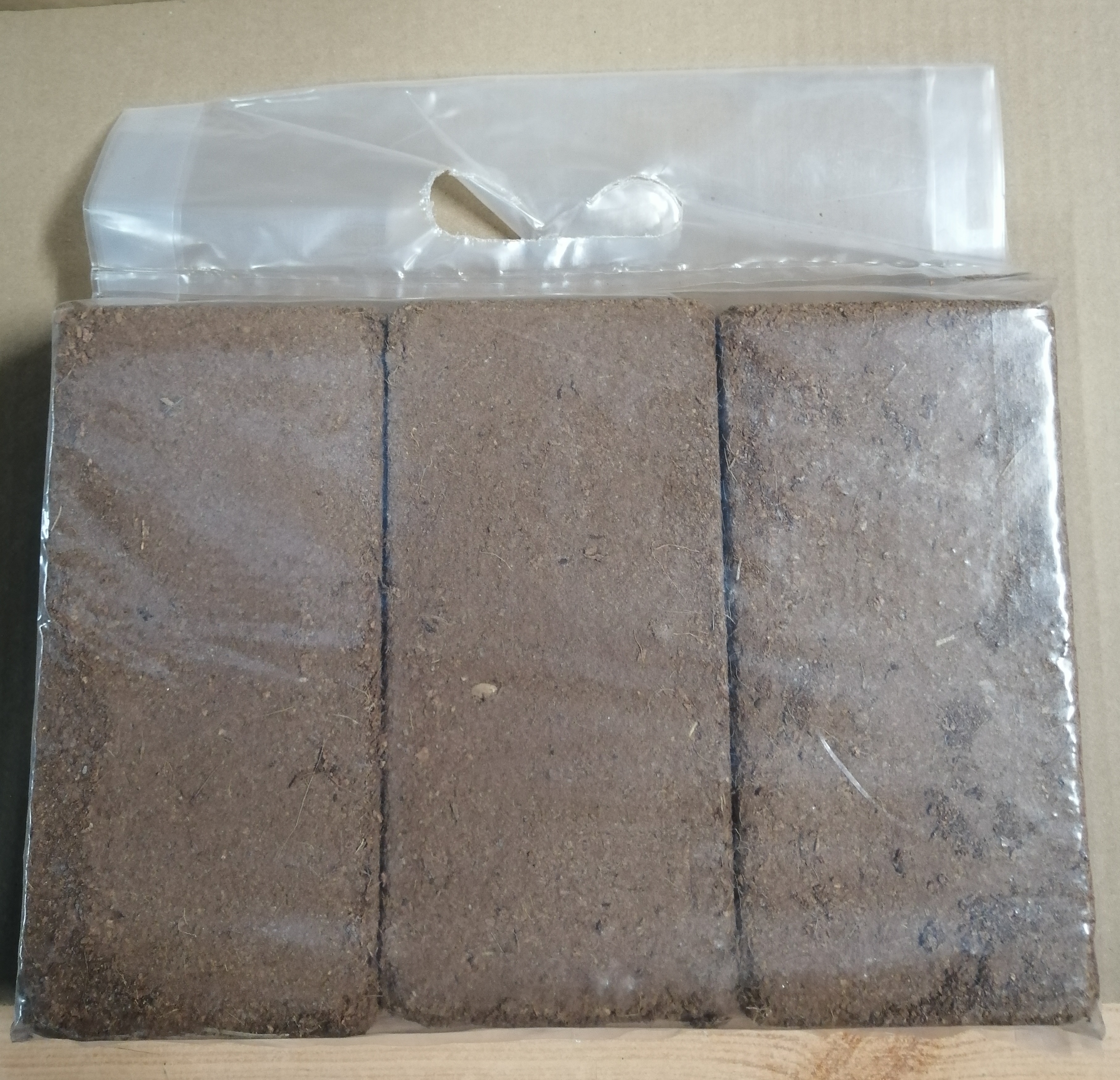 Coconut bricks Triopakk 3x450g